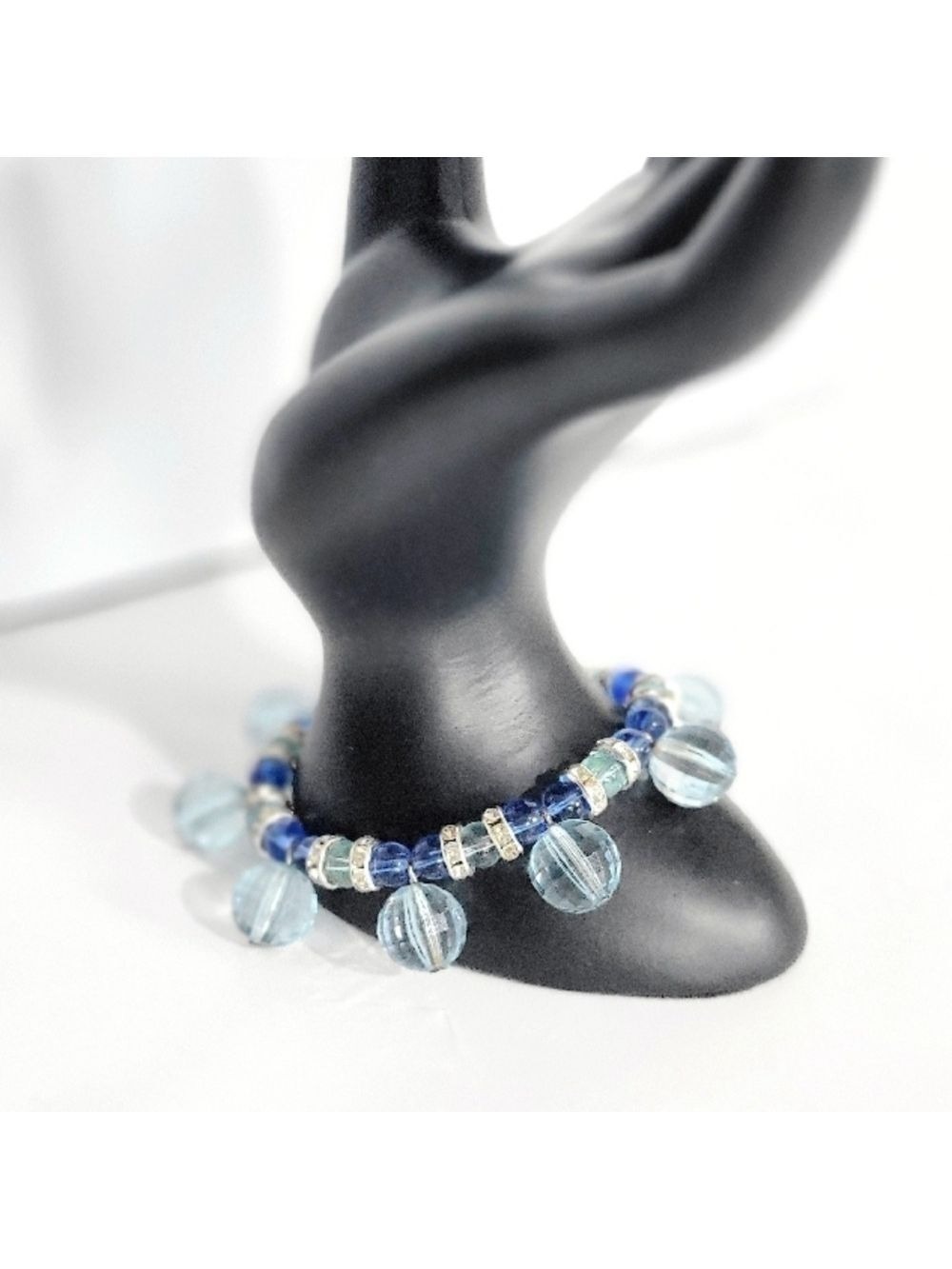 Artisanal Blue Beaded Bracelet Elegant